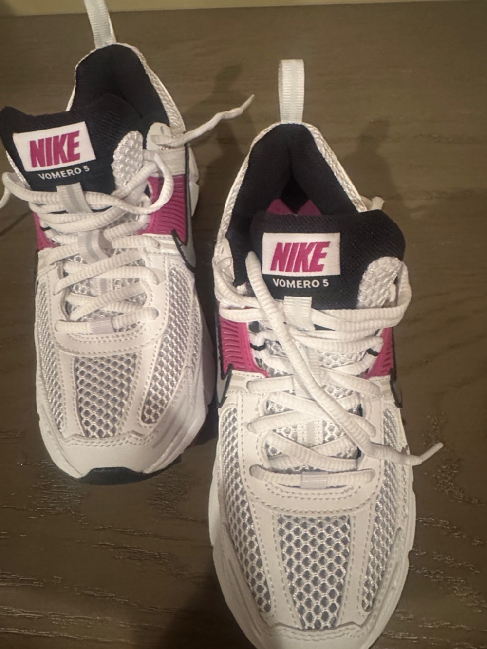 New Never Worn Nike White & Pink Vomero 5 Athletic Sneakers Size 6women